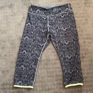 ⭐️ 3/$21 Reversible active Capri pants EUC